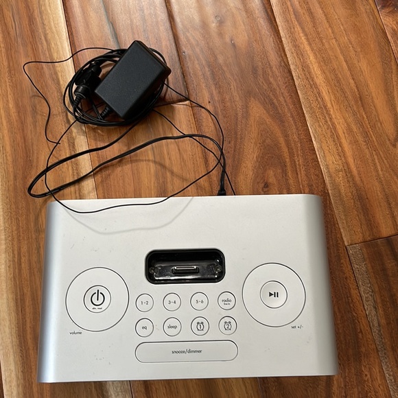 iHome Alarm Clock - Picture 2 of 4